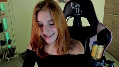 Snapshot of jacky_croft chatting on December 2024 05:18:02 AM Linda Sofia help me get to 100 thumbs up online show from December 2024 05:18:02 AM