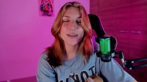 Snapshot of jacky_croft chatting on January 2025 04:18:02 AM Linda Sofia help me get to 100 thumbs up online show from January 2025 04:18:02 AM