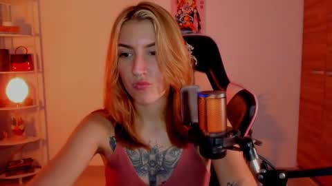 Snapshot of jacky_croft chatting on January 2025 04:06:01 AM Linda Sofia help me get to 100 thumbs up online show from January 2025 04:06:01 AM