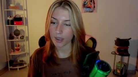Snapshot of jacky_croft chatting on February 2025 10:49:02 PM Linda Sofia help me get to 100 thumbs up online show from February 2025 10:49:02 PM