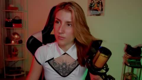 Snapshot of jacky_croft chatting on February 2025 06:24:02 AM Linda Sofia help me get to 100 thumbs up online show from February 2025 06:24:02 AM