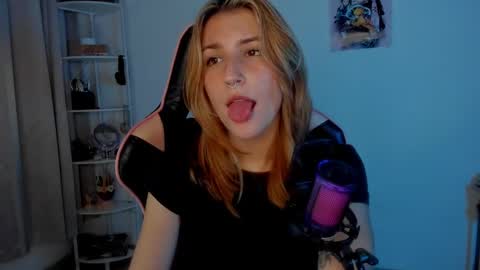 Snapshot of jacky_croft chatting on February 2025 06:20:01 AM Linda Sofia help me get to 100 thumbs up online show from February 2025 06:20:01 AM