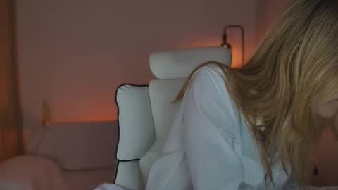 Snapshot of jacky_croft chatting on September 2025 05:09:01 AM Linda Sofia help me get to 100 thumbs up online show from September 2025 05:09:01 AM