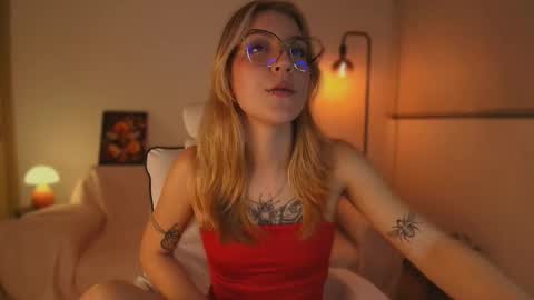 Snapshot of jacky_croft chatting on October 2025 05:06:01 AM Linda Sofia help me get to 100 thumbs up online show from October 2025 05:06:01 AM