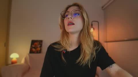 Snapshot of jacky_croft chatting on October 2025 04:46:02 AM Linda Sofia help me get to 100 thumbs up online show from October 2025 04:46:02 AM