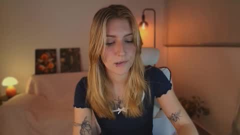 Snapshot of jacky_croft chatting on October 2025 04:45:02 AM Linda Sofia help me get to 100 thumbs up online show from October 2025 04:45:02 AM