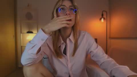 Snapshot of jacky_croft chatting on October 2025 05:19:02 AM Linda Sofia help me get to 100 thumbs up online show from October 2025 05:19:02 AM