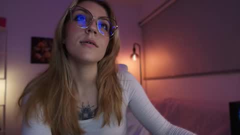 Snapshot of jacky_croft chatting on November 2025 04:00:01 AM Linda Sofia help me get to 100 thumbs up online show from November 2025 04:00:01 AM