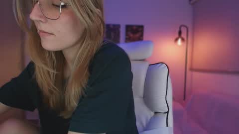 Snapshot of jacky_croft chatting on November 2025 03:50:01 AM Linda Sofia help me get to 100 thumbs up online show from November 2025 03:50:01 AM