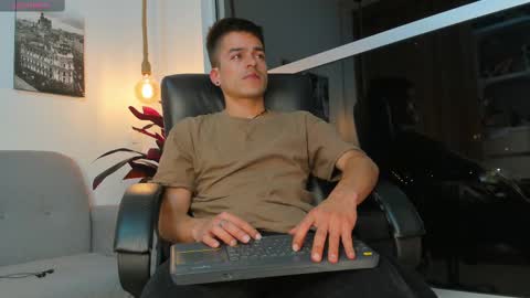 Snapshot of jacobstones_ chatting on February 2025 07:33:01 AM JACOB STONES online show from February 2025 07:33:01 AM