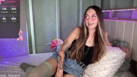 Snapshot of jade_margot chatting on November 2025 12:20:02 AM Jade Margot online show from November 2025 12:20:02 AM