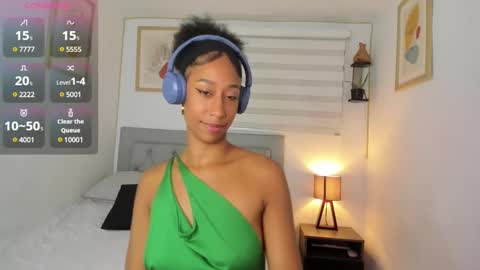 Snapshot of jade_obi chatting on February 2025 03:31:02 PM Jade smile online show from February 2025 03:31:02 PM