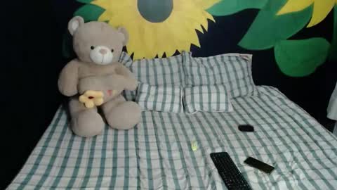 Snapshot of jade_scarlett1 chatting on February 2025 09:29:02 PM jade_scarlett1 online show from February 2025 09:29:02 PM