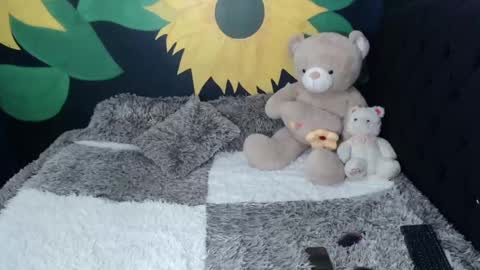 Snapshot of jade_scarlett1 chatting on February 2025 03:49:02 PM jade_scarlett1 online show from February 2025 03:49:02 PM