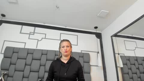 Jade  online show from December 2024 11:11:02 AM