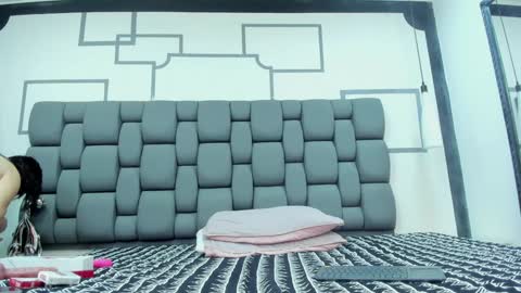 Jade  online show from December 2024 11:10:01 AM