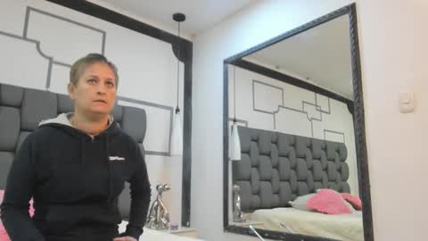 Jade  online show from October 2025 11:08:02 AM