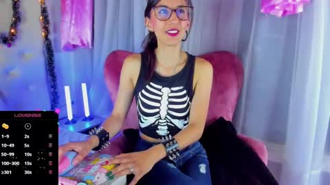 jade white  online show from December 2024 12:23:01 PM