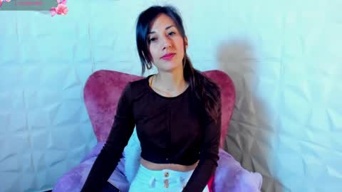 jade white  online show from January 2025 01:11:01 PM