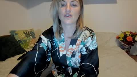 elena online show from February 2025 04:25:01 AM