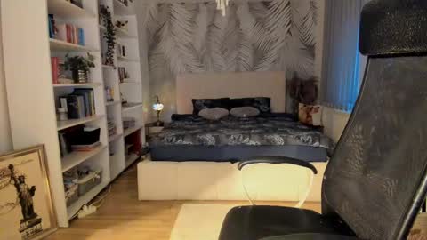 elena online show from February 2025 03:48:02 PM