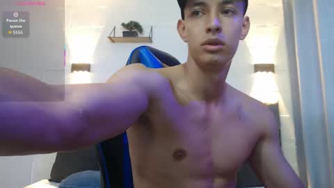 Hi guys im new 3 online show from October 2025 09:48:01 PM