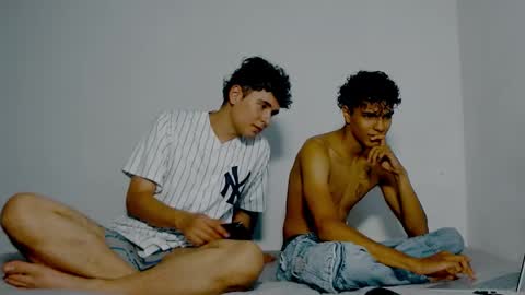 Snapshot of james_dreams_ chatting on December 2024 01:29:01 AM James online show from December 2024 01:29:01 AM