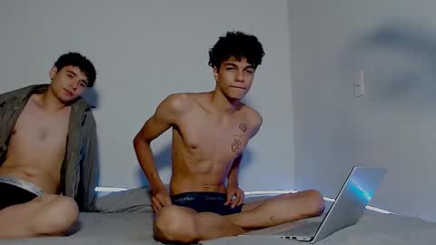 Snapshot of james_dreams_ chatting on December 2024 02:13:02 AM James online show from December 2024 02:13:02 AM