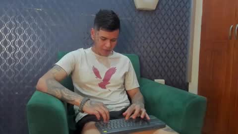 Jamesinked  online show from October 2025 06:16:02 PM