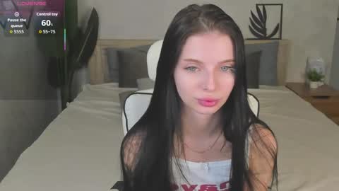 Snapshot of jane_johnston chatting on November 2025 11:07:02 PM Eva online show from November 2025 11:07:02 PM