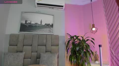 Snapshot of janna_lopezz chatting on October 2025 11:06:02 AM Janna online show from October 2025 11:06:02 AM