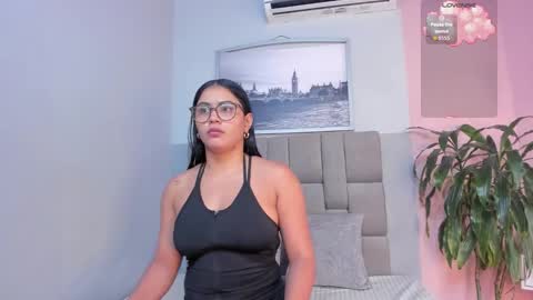 Snapshot of janna_lopezz chatting on November 2025 11:01:02 AM Janna online show from November 2025 11:01:02 AM