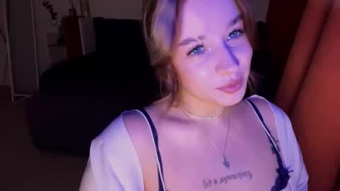 Snapshot of janniekeneipp chatting on October 2025 05:44:02 PM Janni online show from October 2025 05:44:02 PM