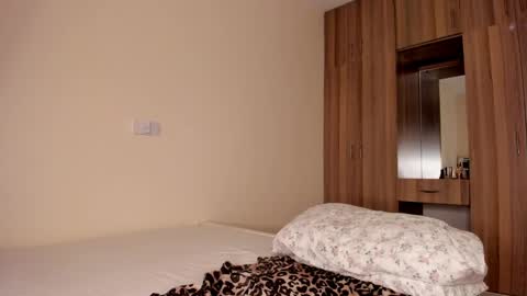 jasmin online show from February 2025 06:33:01 AM