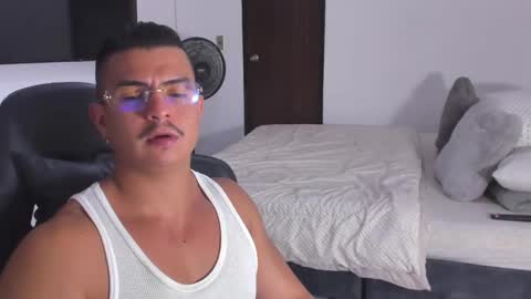 JBrooksXx online show from January 2025 02:51:01 AM