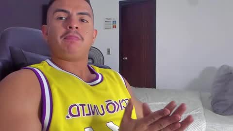 JBrooksXx online show from February 2025 10:33:01 PM