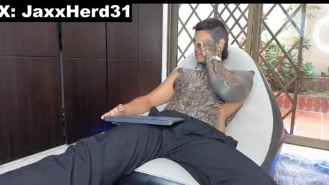 Snapshot of jaxxxonherd chatting on February 2025 01:33:01 PM Michael online show from February 2025 01:33:01 PM