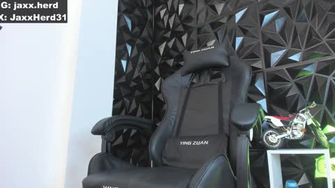 Snapshot of jaxxxonherd chatting on February 2025 04:59:02 PM Michael online show from February 2025 04:59:02 PM