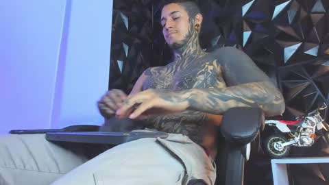 Snapshot of jaxxxonherd chatting on February 2025 11:41:02 PM Michael online show from February 2025 11:41:02 PM