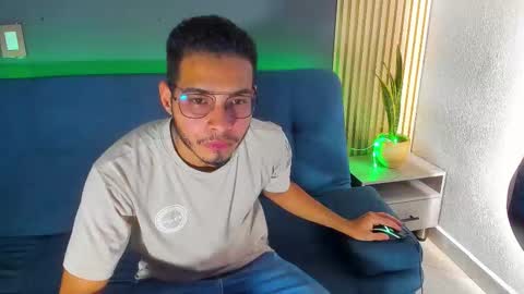 jay_brown69 online show from December 2025 08:16:02 PM