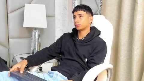 jaze_bradley online show from March 2025 11:22:02 AM