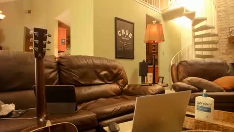 Snapshot of jdineuless chatting on November 2025 03:28:02 PM JDinEuless online show from November 2025 03:28:02 PM