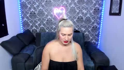 . Julianita y Valery . online show from October 2025 04:04:02 AM