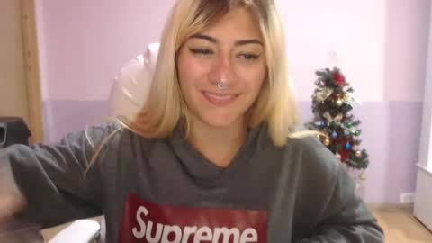 Jean online show from February 2025 01:41:01 AM