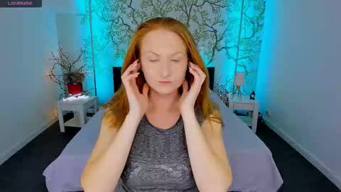 jeanniefox_ online show from September 2025 12:16:01 PM