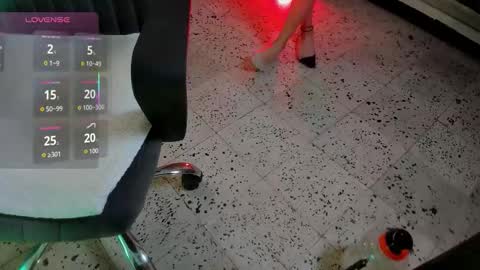 Angie online show from October 2025 02:17:02 PM