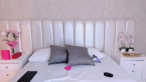 Snapshot of jenifferlopez_ chatting on November 2025 08:20:01 PM Samanta online show from November 2025 08:20:01 PM