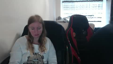 JenisAndPeter online show from October 2025 06:55:01 AM