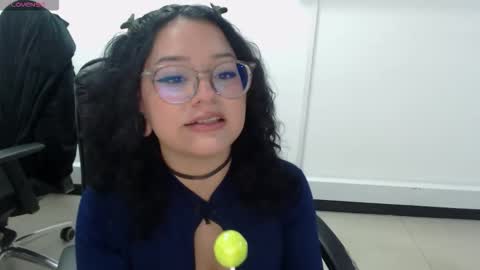 jenn online show from October 2025 08:39:01 PM