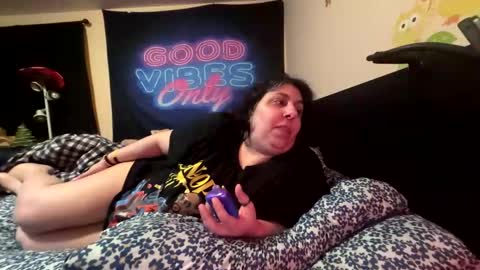 Snapshot of jennabrady chatting on October 2025 10:07:02 PM Dragon Queen. Be my Dragon -- and online show from October 2025 10:07:02 PM